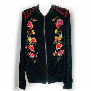 TORRID BLACK VELVET EMBROIDERED JACKET/Size 1